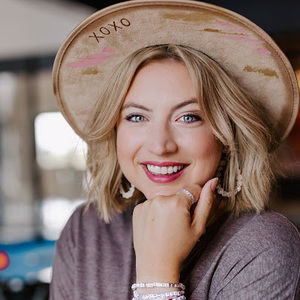 Meet your Posher, Alexandra